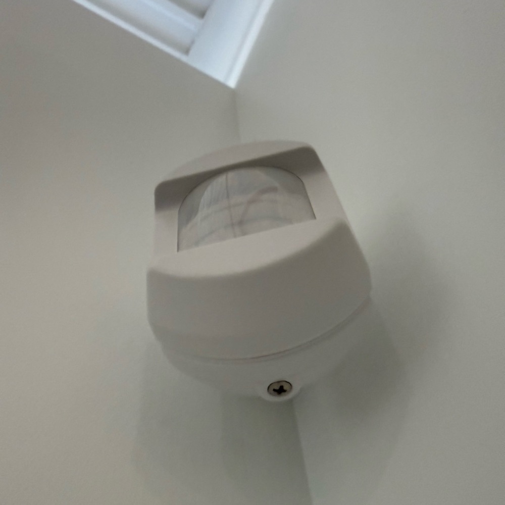 White Motion Sensor - Picture 4 of 5